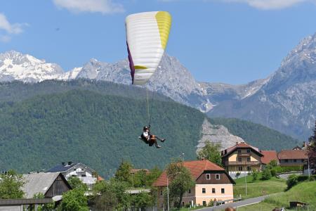Čez dvesto kamniških otrok in športnikov s ponosom sprejelo in poneslo slovensko baklo (4)